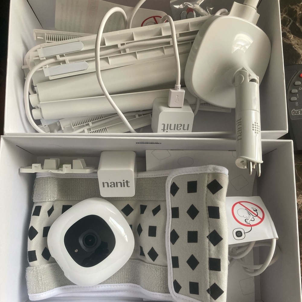 NANIT PRO smart camera, wall mount AND flex stand